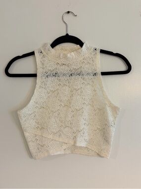 Hollister Pearl Street Lace Mock
Neck Crop Top